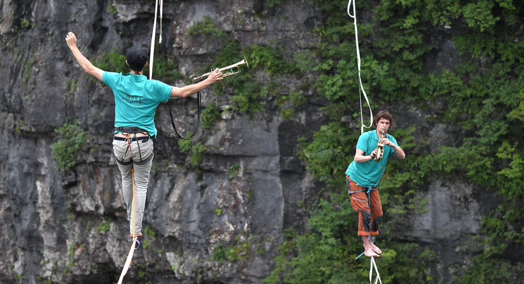 Membangun Komunikasi Sehat demi Keseimbangan Emosional